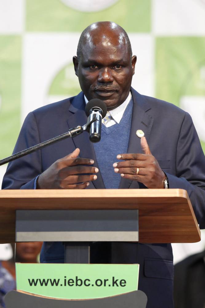 KENYA-VOTE-POLITICS ©  STRINGER / AFP Wafula Chebukati, président de la Commission indépendante des élections et des frontières (IEBC), a défini un calendrier ainsi que des recommandations pour éviter les errements du scrutin du 8 août dernier. © STRINGER / AFP